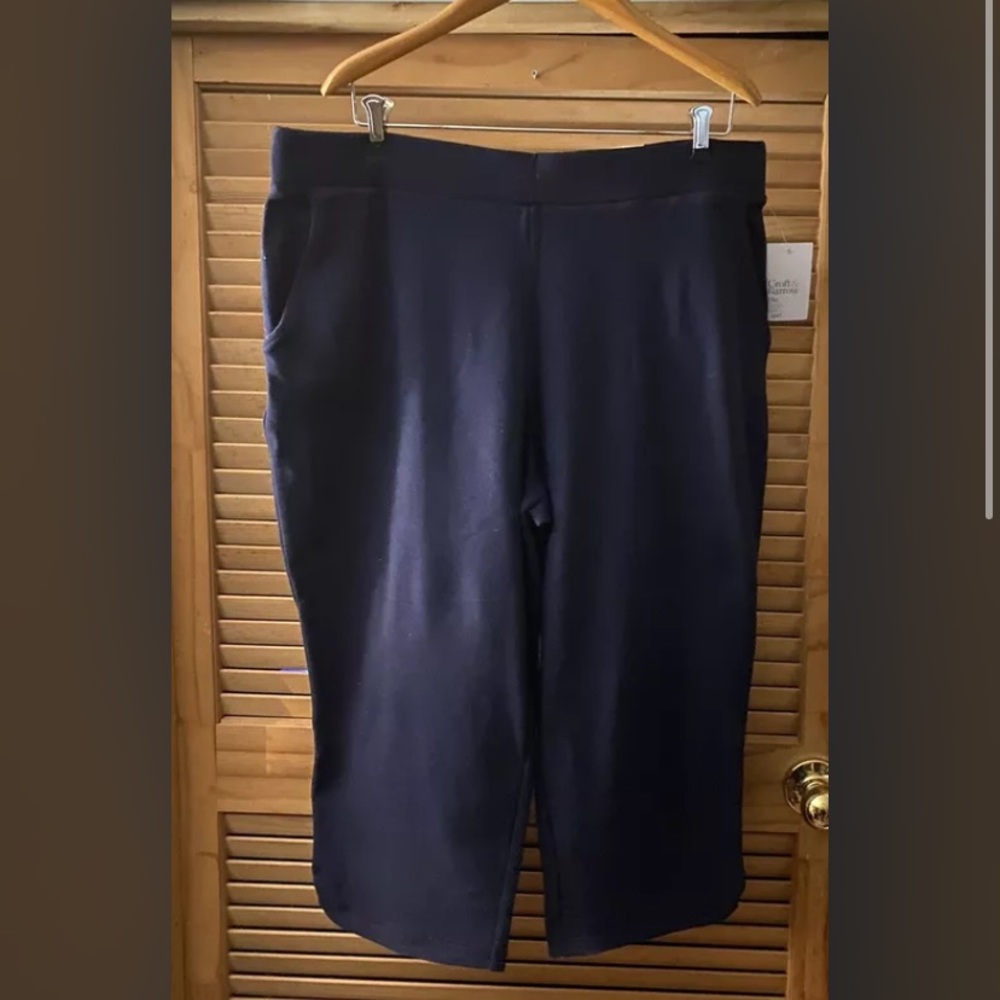 Croft and Barrow stretch capri Blue Size XL New with tags
